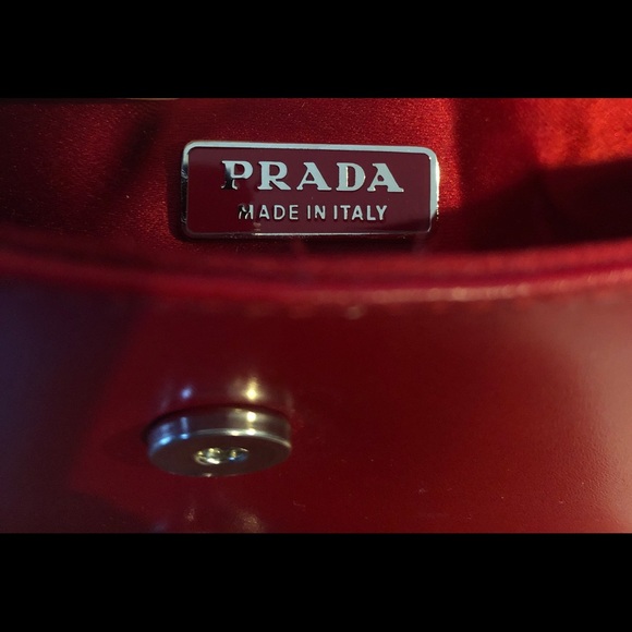 Authentic Prada slim shoulder bag in red. - Picture 7 of 13